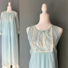 1970s Vintage Full Sweep Babydoll Nightgown Set Peignoir Lace Mint