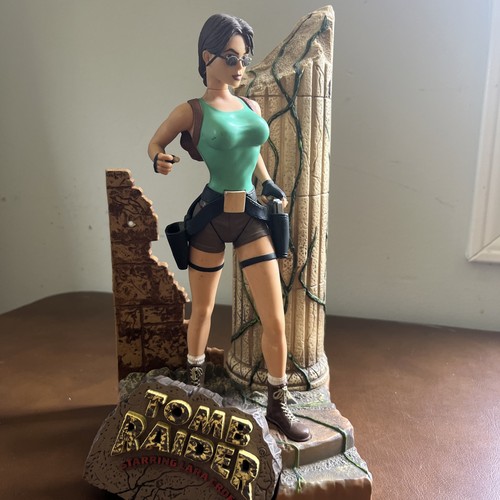 Tomb raider lara - lara, jungle