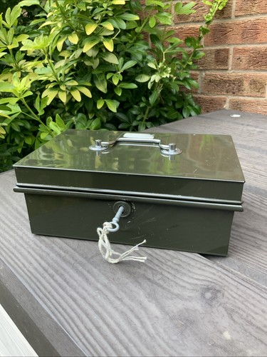 Vintage green metal cash - green, /