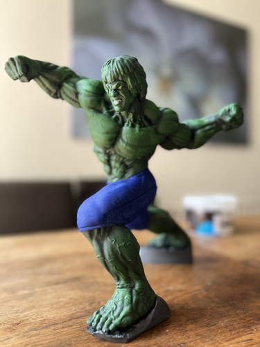 Lou ferrigno hulk sculpture - hulk,