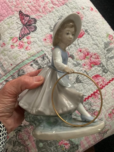 Nao lladro figurine girl - by, "girl