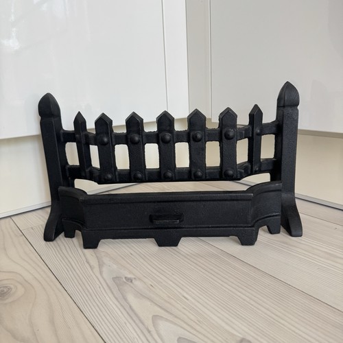 Black cast iron fire - iron, front