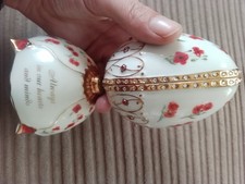 Crimson jewel porcelain musical egg, eggcelent condition just no box