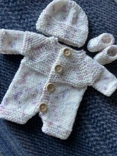 HAND KNITTED DOLLS CLOTHES *