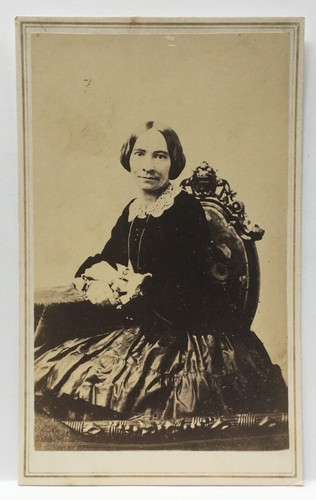 Cdv photograph seated woman - cdv,