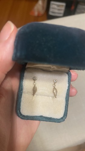 10k gold dangling feather - 10k,