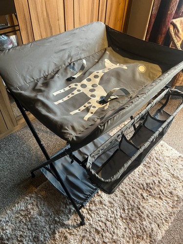 Baby folding changing station