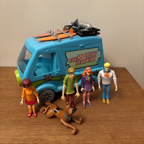Scooby doo mystery machines - scooby,