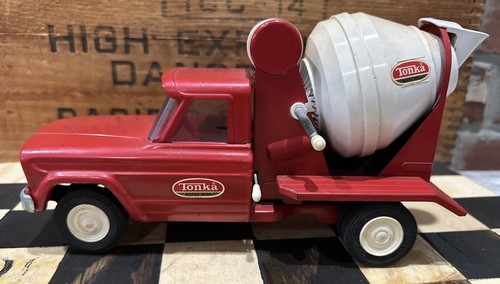 Vintage tonka jeep cement - vintage,
