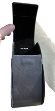PRADA Magnetic close