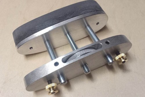 Thumb wheel adjustable butt - wheel,