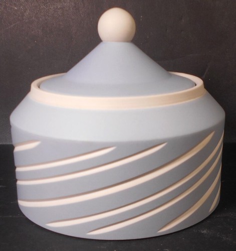 Wedgwood symmetry pale - symmetry,