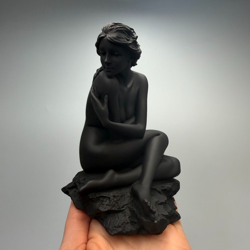 Elegant nude lady polystone - elegant,
