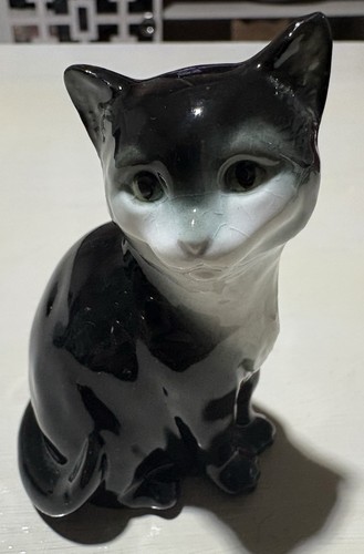 Beswick black white seated cat - beswick,