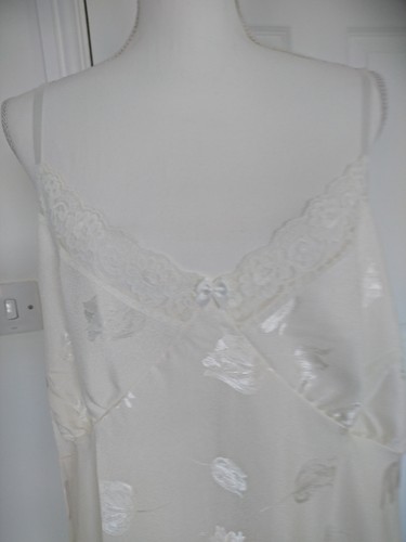 Vtg ivory floral satin - vtg,