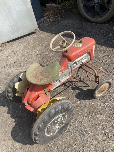 Triang red pedal tractor - red, wall