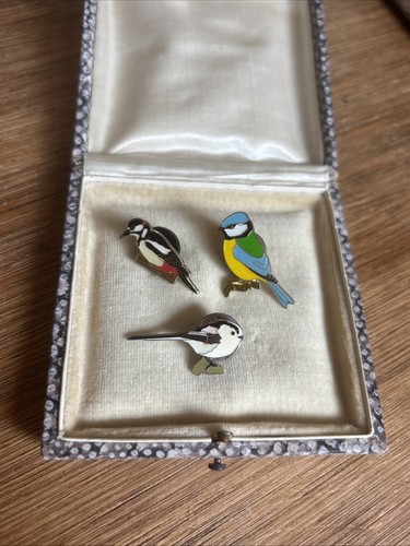 Enamel bird pin - enamel,
