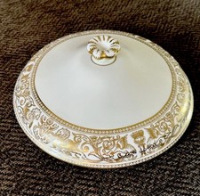 A Wedgwood Gold Florentine