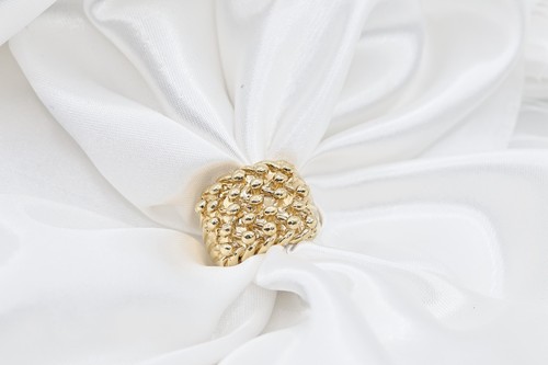 9ct yellow gold - yellow, keeper