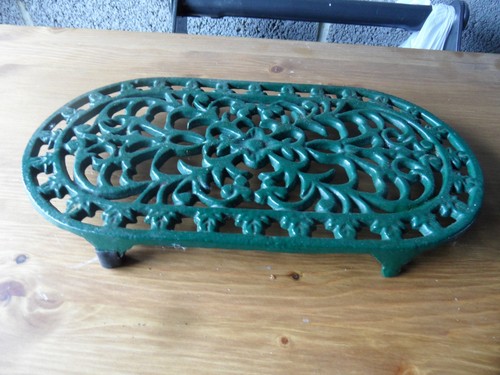 Vintage green oval trivet old - green,
