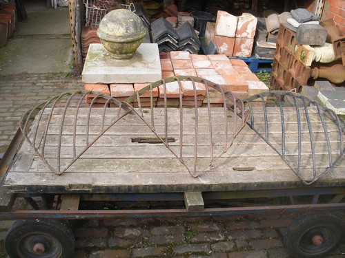 Vintage antique iron - /,