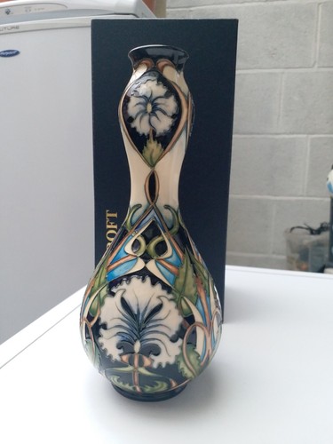 Moorcroft collectors club - moorcroft, collectors'