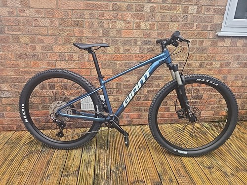 Giant mountain bike - ,