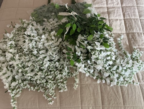 Over 100 pieces - pieces, white