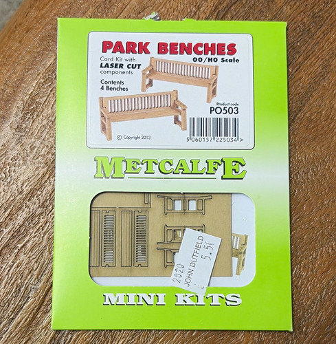 Metcalfe po503 park - po503, benches