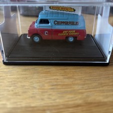 oxford diecast Chipperfields Circus Bedford CA Advertising Van Scale 1:76. CH027