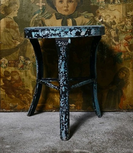 Victorian cast iron milking - cast,