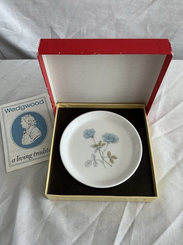 Wedgwood ice rose - ice,