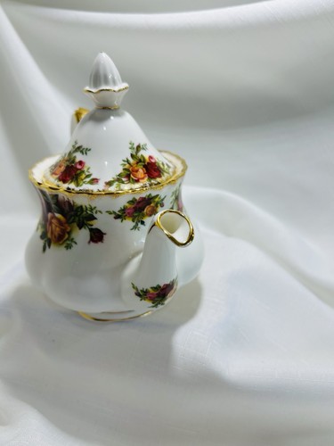 Royal albert bone china - royal,
