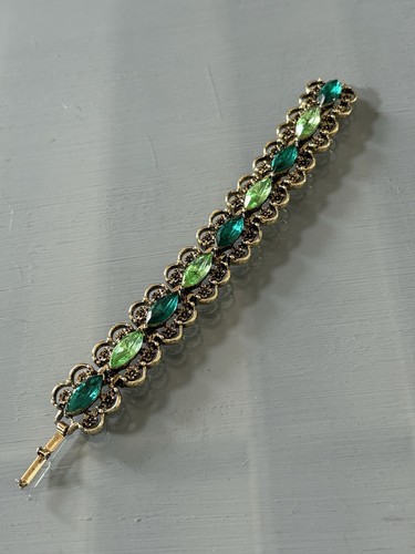 Beautiful vintage gold tone - beautiful,