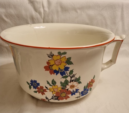Chamber pot with markings - markings, in
