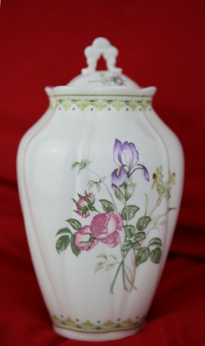 Rare collectable camilla vase - collectable,