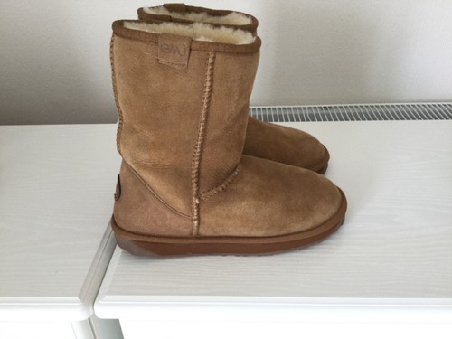 Emu tan coloured boots size - boots, 5