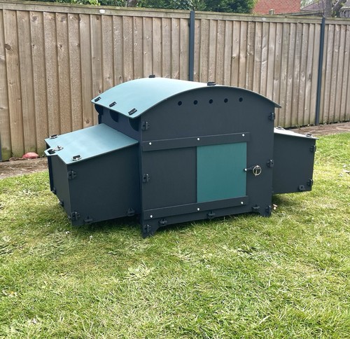 Large plastic chicken coop - plastic,
