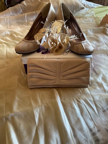 Gold shoes size - , 5
