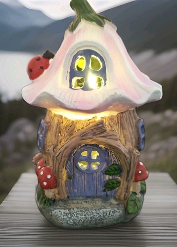 Pink solar house - pink, miniature