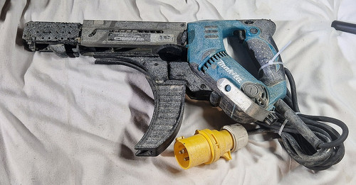 Makita 6844 dry - dry, gun