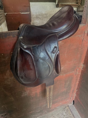 Jump saddle devoucoux - 17.5,