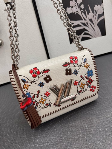 Louis vuitton twist - twist, shoulder
