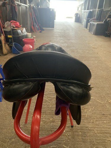 Gfs fieldhouse dressage saddle - fieldhouse,