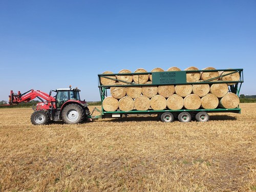 Round bale straw spring barley - round,