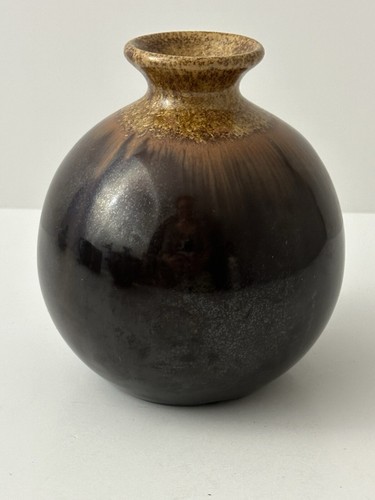 Small round studio - studio, gold
