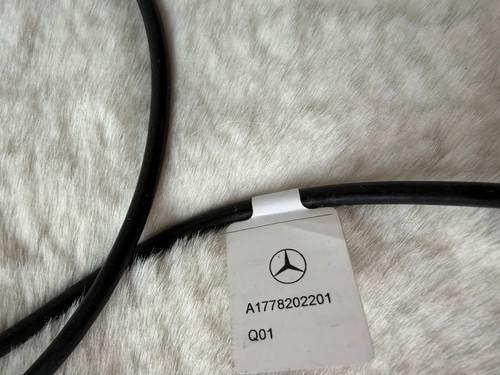 Mercedes benz media interface - benz,