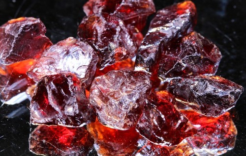 Cts red garnet rough - cts,