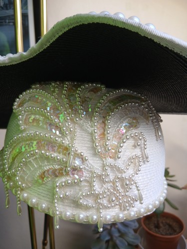 White black fascinator - white,