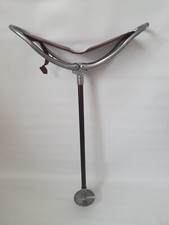 VINTAGE GAMEBIRD SHOOTING/WALKING STICK WITH BROWN LEATHER SEAT.